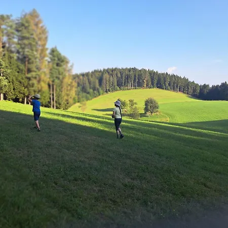 木屋 Bioloski Glamping Po Metodi Rudolfa Steinerja, Bio Kmetija Ropret Stegne & Center Za Naravno Otrostvo In Druzino *