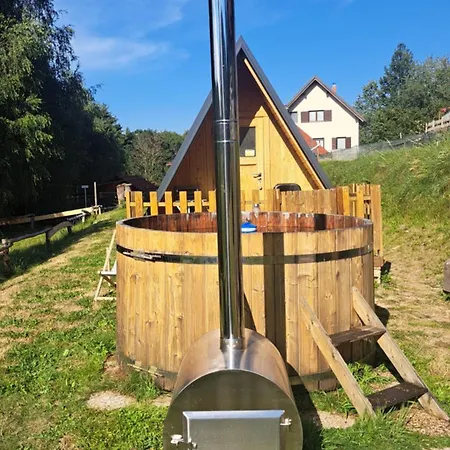 Bioloski Glamping Po Metodi Rudolfa Steinerja, Bio Kmetija Ropret Stegne & Center Za Naravno Otrostvo In Druzino 木屋